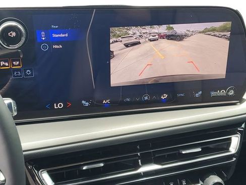 New 2026 Chevrolet Traverse LT image 14