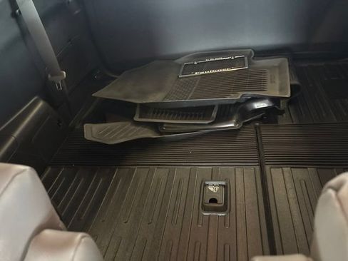 Used 2024 Toyota Highlander XLE AWD/4WD image 34