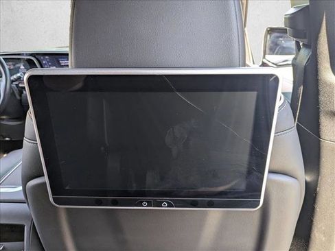 Used 2022 Cadillac Escalade Premium Luxury w/ Performance Package AWD/4WD image 25