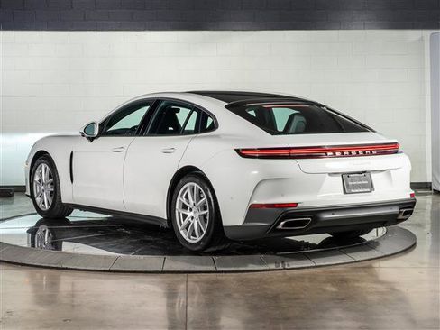 Certified 2025 Porsche Panamera image 3