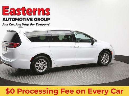 Used 2024 Chrysler Pacifica Touring-L FWD image 44