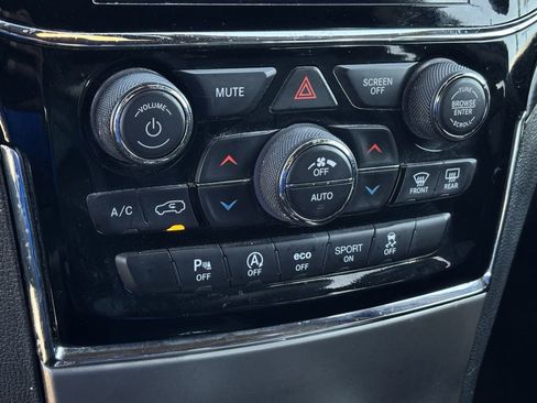 Used 2019 Jeep Grand Cherokee Altitude image 18