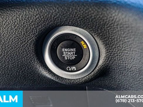 Used 2025 Chrysler Pacifica Limited image 54