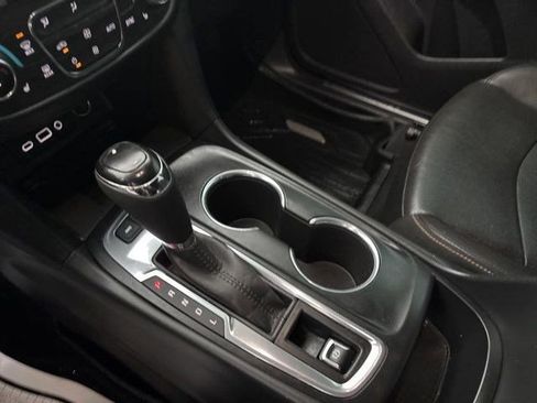 Used 2020 Chevrolet Equinox Premier image 27