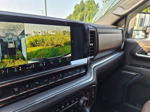 Used 2024 Chevrolet Silverado 2500 High Country w/ High Country Premium Package AWD/4WD image 18