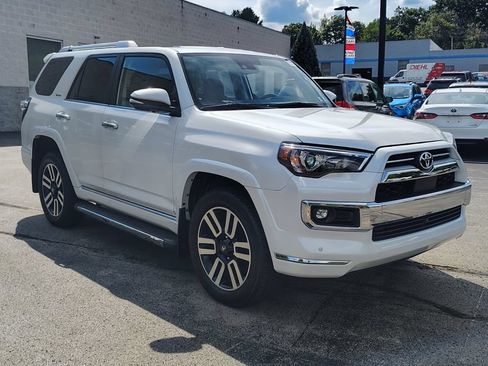 Used 2024 Toyota 4Runner Limited AWD/4WD image 4