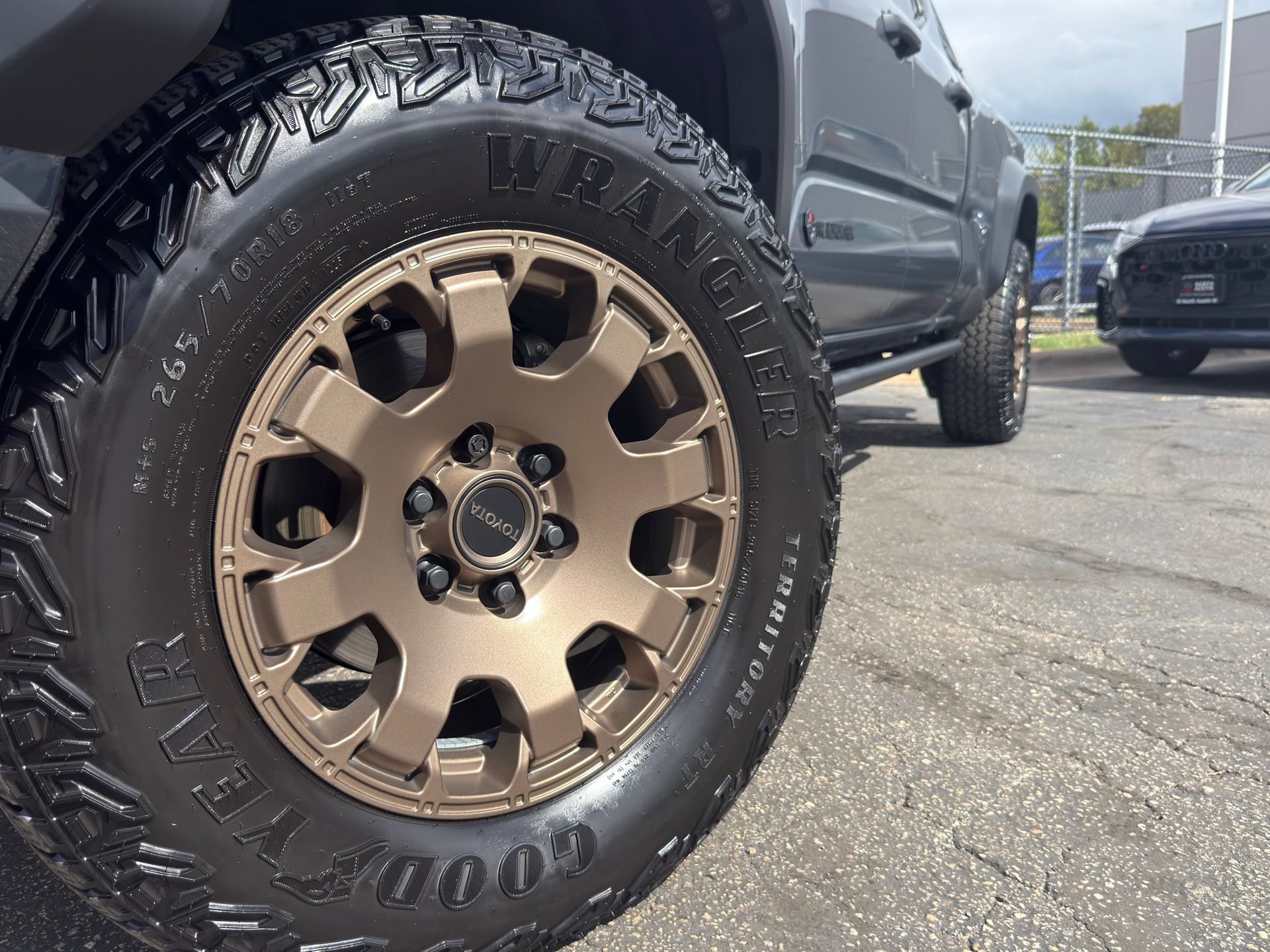 Used 2025 Toyota Tacoma 4x4 Double Cab Hybrid image 3