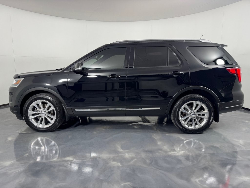 Used 2018 Ford Explorer XLT w/ Equipment Group 202A AWD/4WD image 8