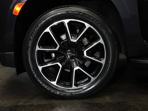 Used 2023 Chevrolet Tahoe RST w/ Luxury Package image 17