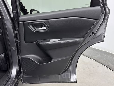 Used 2024 Nissan Rogue SV image 30