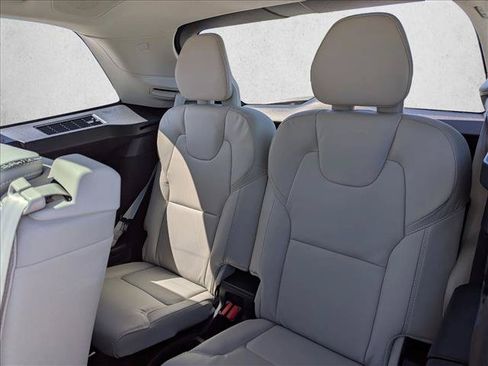 New 2026 Volvo XC90 T8 Ultra w/ Protection Package Premier AWD/4WD image 18