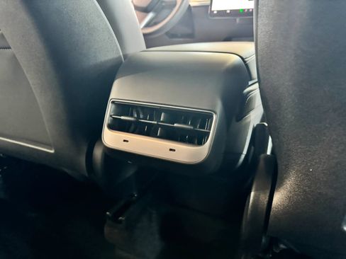 Used 2024 Tesla Model Y Long Range image 17