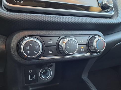 Certified 2025 Nissan Kicks Play S image 8