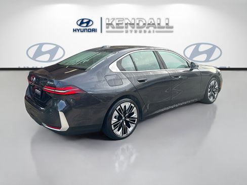 Used 2024 BMW 530i w/ M Sport Package RWD image 6