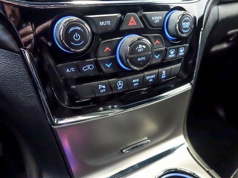 Used 2020 Jeep Grand Cherokee Altitude image 25