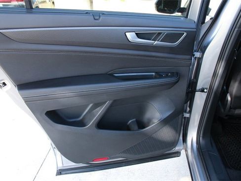 Certified 2025 Volkswagen Atlas Cross Sport SEL R-Line image 35