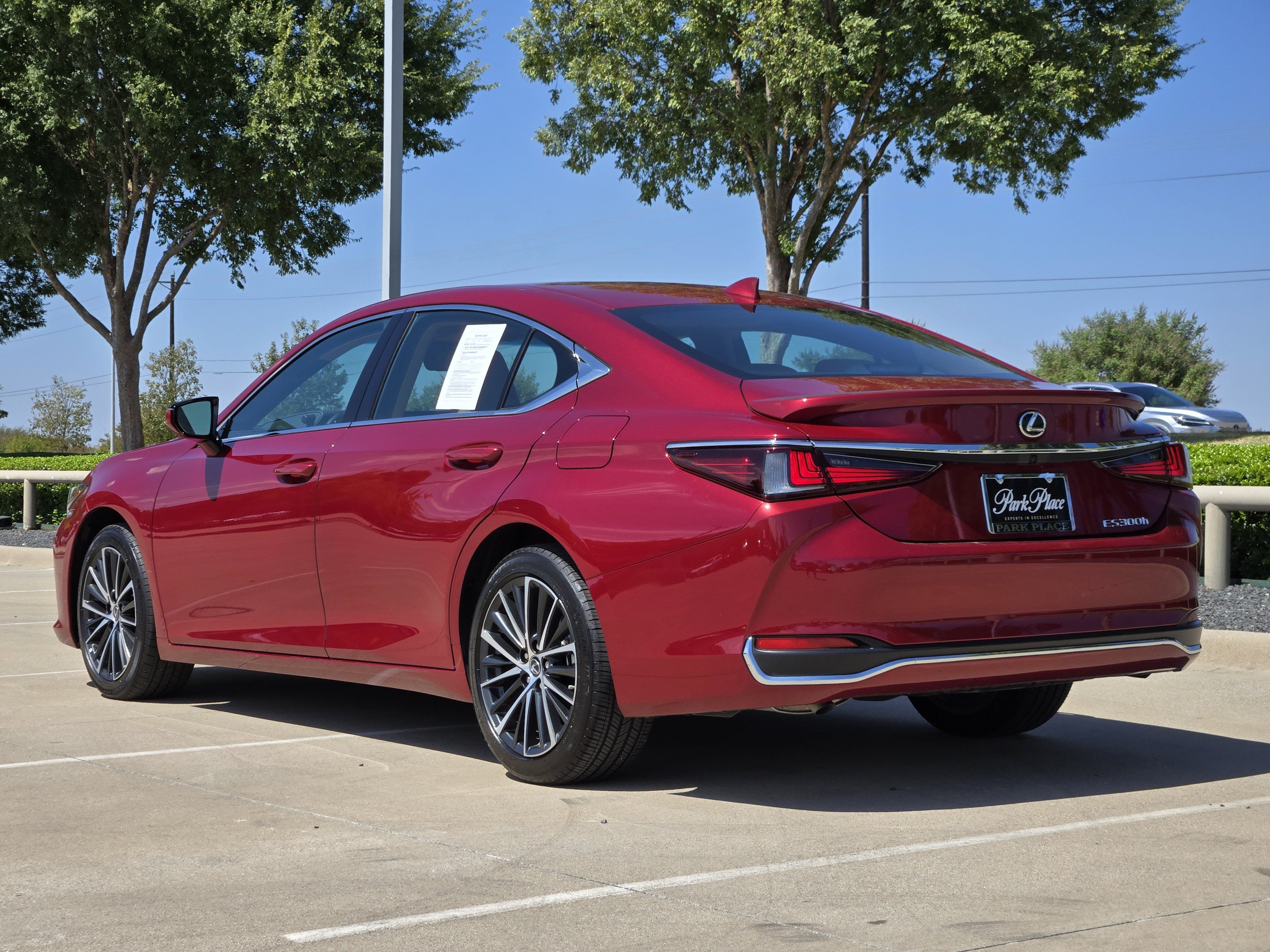 Used 2025 Lexus ES 300h w/ Premium Package FWD image 3