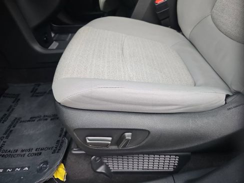 Certified 2025 Toyota Sienna LE image 17