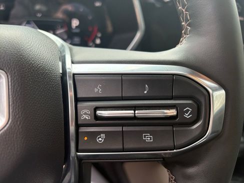 Used 2024 GMC Canyon Denali image 16