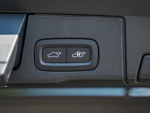 New 2027 Volvo XC60 B5 Plus AWD/4WD image 11