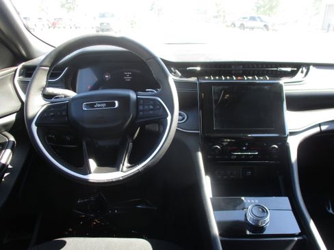 Used 2024 Jeep Grand Cherokee L Laredo w/ Luxury Tech Group I RWD image 15