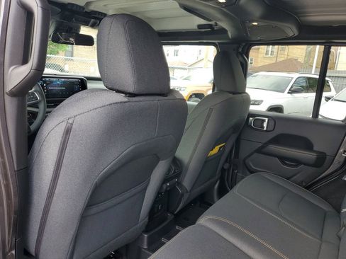 Certified 2025 Jeep Wrangler Unlimited Sahara w/ Safety Group AWD/4WD image 10