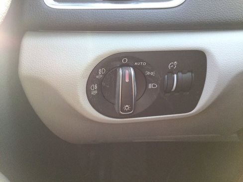 Used 2015 Audi Q3 2.0T Prestige w/ Prestige Package image 27