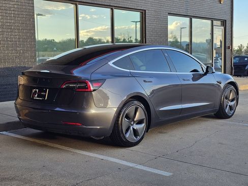 Used 2020 Tesla Model 3 Standard Range Plus RWD image 9