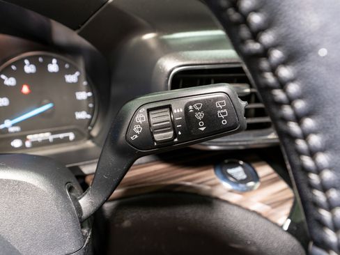 Used 2022 Ford Explorer Limited w/ Equipment Group 301A image 29