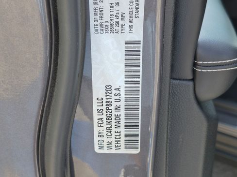 Used 2023 Jeep Grand Cherokee L Limited w/ Luxury Tech Group II AWD/4WD image 35