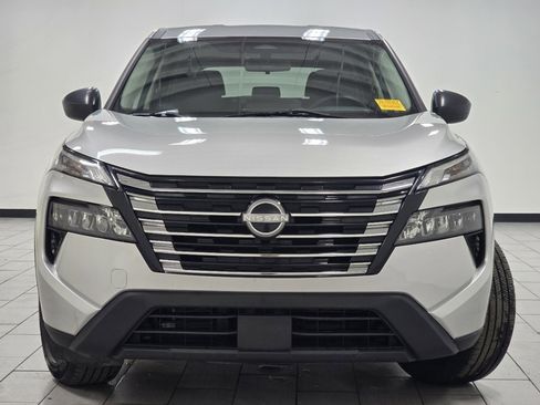 Used 2024 Nissan Rogue S image 9