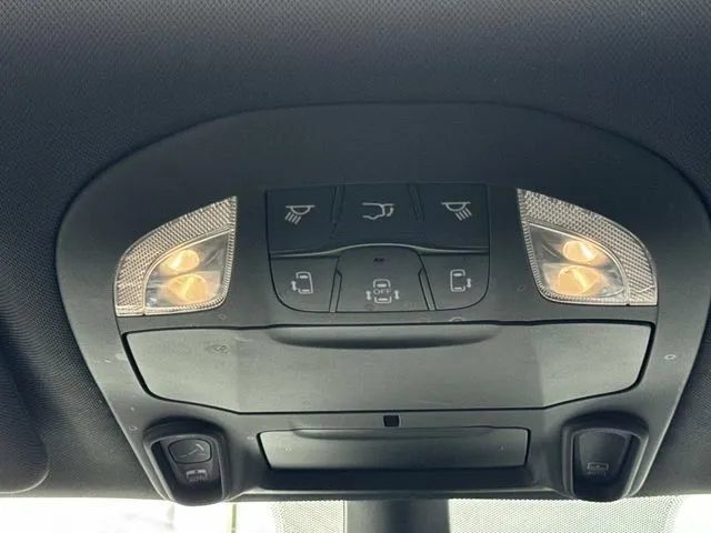 Used 2025 Chrysler Pacifica Limited FWD image 20