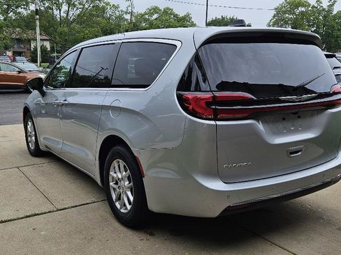 Used 2026 Chrysler Pacifica Select FWD image 5