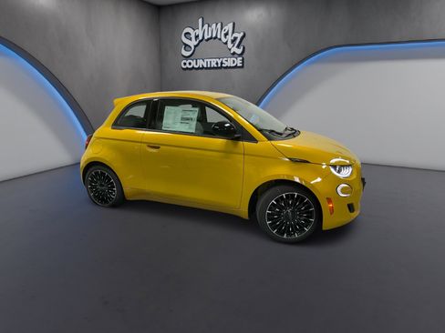 New 2026 FIAT 500 e w/ Comfort Group FWD image 2