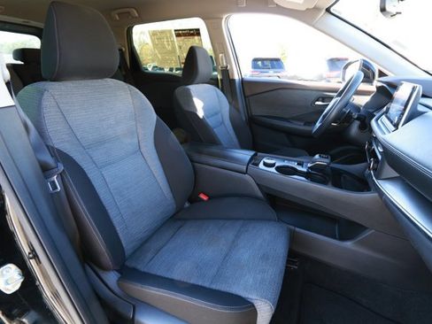 Used 2023 Nissan Rogue SV image 25