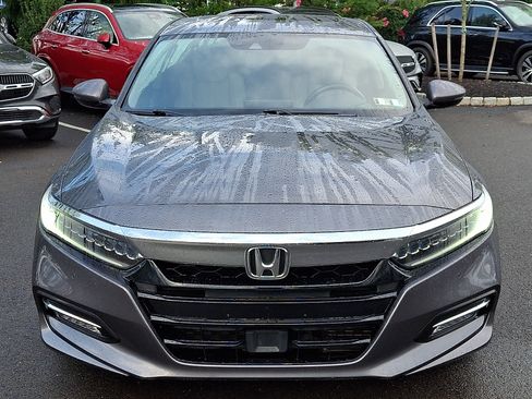 Used 2018 Honda Accord Touring image 2