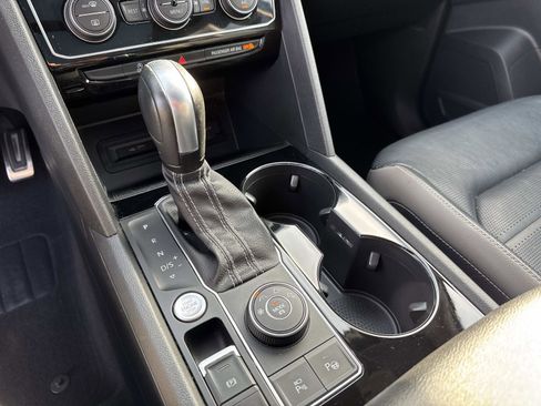 Certified 2022 Volkswagen Atlas SEL Premium image 24