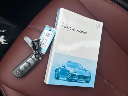 Used 2019 MAZDA MX-5 Miata RF Grand Touring w/ GT-S Package RWD image 12