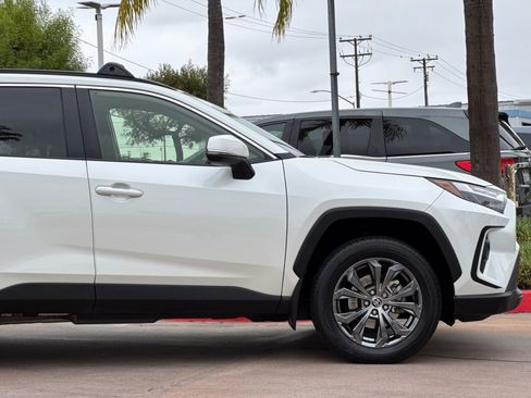 Used 2022 Toyota RAV4 XLE Premium AWD/4WD image 35