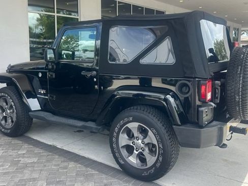 Used 2017 Jeep Wrangler Sahara w/ Connectivity Group AWD/4WD image 3