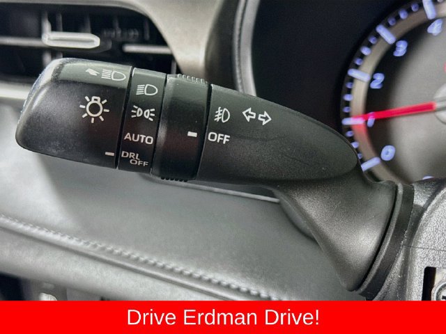 Used 2022 Toyota Highlander LE FWD image 15
