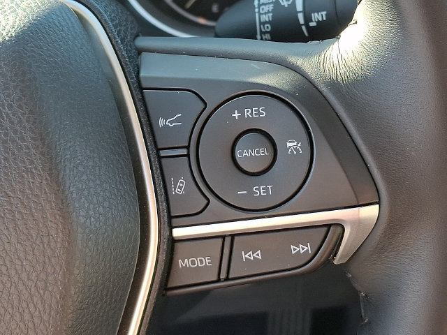 Used 2022 Toyota Camry XLE FWD image 21