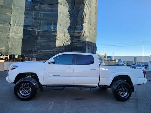 Used 2023 Toyota Tacoma TRD Sport w/ Black Out Package (TMS) image 29