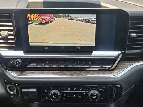 Used 2025 Chevrolet Silverado 1500 LT AWD/4WD image 18