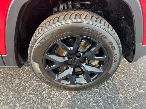 Used 2016 Jeep Cherokee Sport w/ Cold Weather Group AWD/4WD image 24