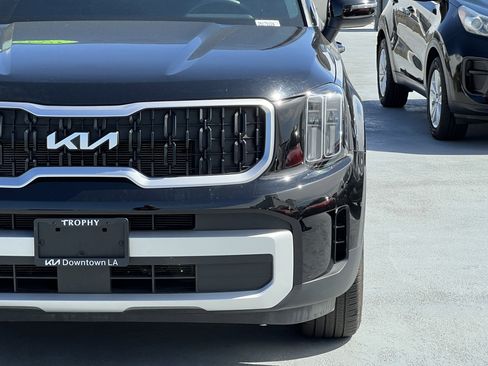 Certified 2025 Kia Telluride LX image 13