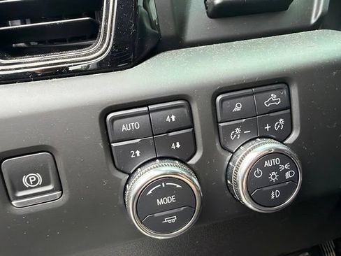 Used 2024 GMC Sierra 2500 AT4 w/ AT4 Premium Plus Package AWD/4WD image 5