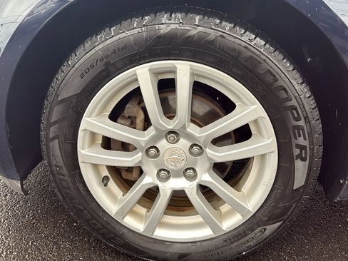 Used 2016 Chevrolet Sonic LT w/ Fun and Sun Package image 5