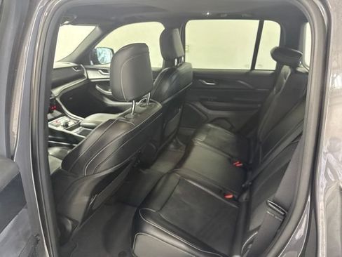 Used 2024 Jeep Grand Cherokee Altitude RWD image 17