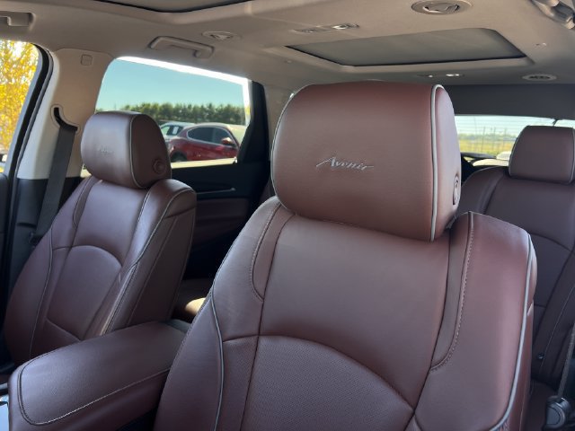 Used 2021 Buick Enclave Avenir w/ Avenir Technology Package AWD/4WD image 14